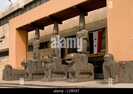 National Museum Aleppo copy human statues of the Aramaic palace Tell Halaf 9th cent BC   Syria Stock Photo