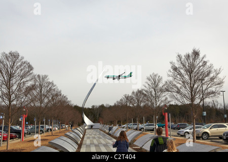 An Aer Lingus flight approaching Dulles as seen from the front exterior of the Udvar-Hazy Center, Chantilly, Virginia. Stock Photo