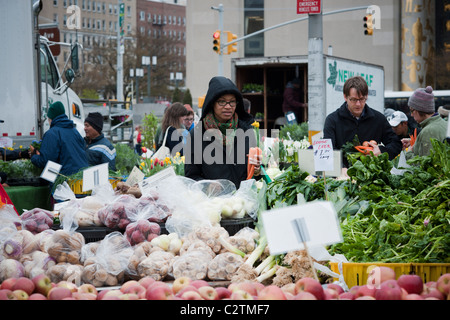 Farmers' stands in the Grand Army Plaza Greenmarket in Park Slope in Brooklyn in New York Stock Photo
