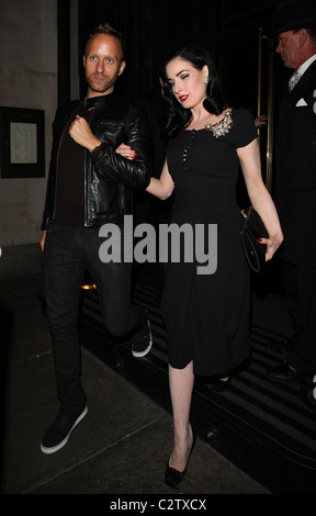 Dita Von Teese leaving the Wolseley London, England - 12.06.08 : Stock Photo