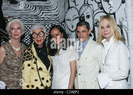 Carmen, Iris Apfel, Isabel Toledo , Ruben Toledo and Guest attend 'The Couture Council of the Museum at FIT Celebrates Isabel Stock Photo