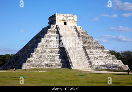 Main Pyramid Chichen Itza Mayan Ruins Yucatan Mexico