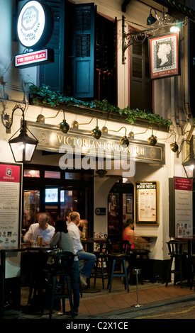 'The Penny Black' Victorian style pub at night, Boat Quay, Singapore Stock Photo