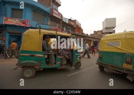 India, Uttar Pradesh, Agra, Rickshaws queuing for LPG fuel Stock Photo ...