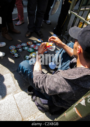 Paris, France, Tourists Watching Street Artist Transforming Tin Cans into Ash Trays in Montmartre District, urban youths Stock Photo