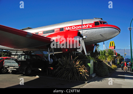 Vintage Douglas DC-3 aircraft at McDonald's Restaurant, Ruapehu Street, Taupo, Waikato Region, North Island, New Zealand Stock Photo