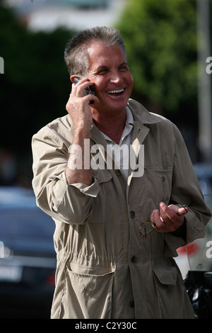 George Hamilton talks into his cellphone as he fills up his car with gas at a 76 gas station Los Angeles, California - 12.08.08 Stock Photo