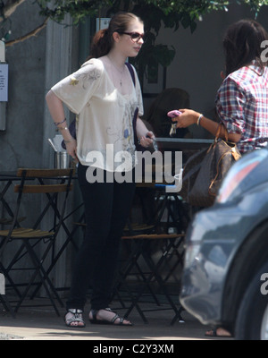 Gossip Girl' star Michelle Trachtenberg has lunch at Joans on Third in West Hollywood Los Angeles, California - 13.08.08 Stock Photo