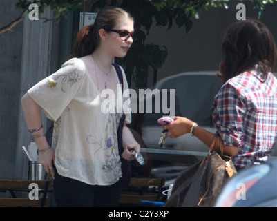 Gossip Girl' star Michelle Trachtenberg has lunch at Joans on Third in West Hollywood Los Angeles, California - 13.08.08 Stock Photo