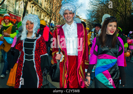 https://l450v.alamy.com/450v/c2y5m8/paris-france-french-people-celebrating-traditional-carnival-parade-c2y5m8.jpg