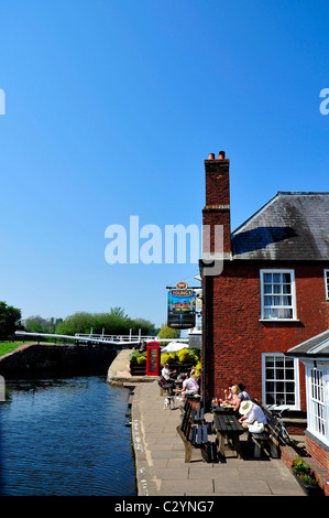 Youngs - Double Locks pub, Canal Banks, Exeter, Devon Stock Photo