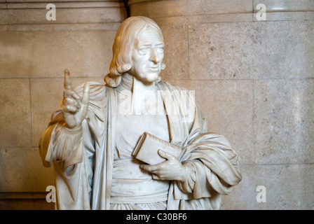 John Wesley statue, a bust the founder of the Methodist Church. The bust  in the Methodist Central Hall London, England 2010s.Uk HOMER SYKES Stock Photo