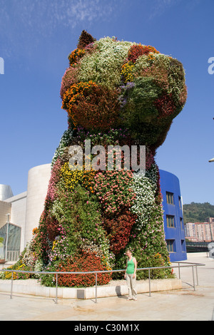 Jeff Koons flower puppy outside Guggenheim Museum Bilbao Stock Photo