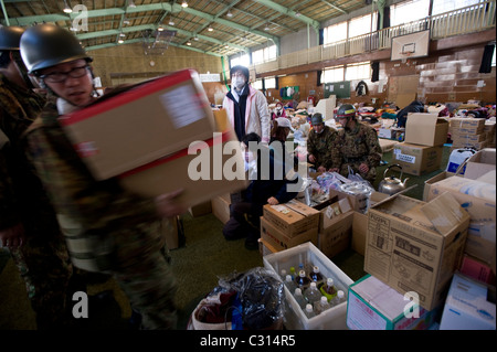 Members of Japan's Self-Defense forces deliver emergency supplies to a shelter in Kamaishi, Iwate Prefecture, Japan Stock Photo