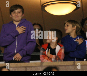 BROOKLYN BECKHAM VICTORIA BECKHAM CRUZ BECKHAM ROMEO BECKHAM CELEBS AT LA GALAXY V PORTLAND TIMBERS CARSON LOS ANGELES CALI Stock Photo