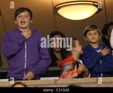 BROOKLYN BECKHAM VICTORIA BECKHAM CRUZ BECKHAM ROMEO BECKHAM CELEBS AT LA GALAXY V PORTLAND TIMBERS CARSON LOS ANGELES CALI Stock Photo