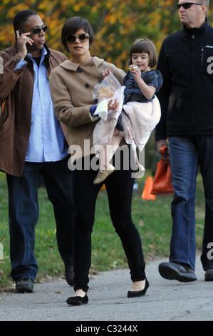 Katie Holmes and her daughter Suri Cruise visit a playground in Central Park New York City, USA - 23.10.08 Doug Meszler Stock Photo