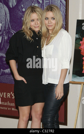 Mary Kate Olsen and Ashley Olsen The Olsen twins sign their new book 'Influence' at Barnes & Noble New York City, USA - Stock Photo