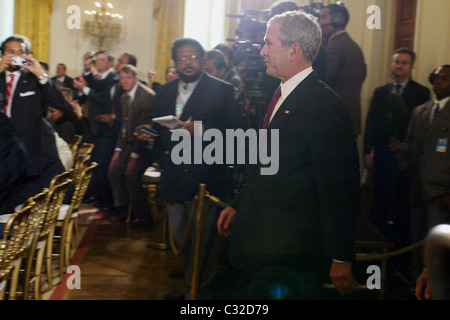US President George W Bush signs H.R. 7081, the United States-India Nuclear Cooperation Approval and Nonproliferation Stock Photo