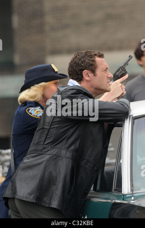 Gretchen Mol and Jason O'Mara on the set of 'Life On Mars' filming at Coler-Goldwater Hospital on Roosevelt Island New York Stock Photo