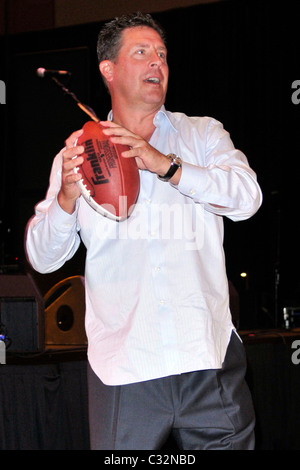 Hall of Fame Quaterback Dan Marino tosses a football 'Bubbles and Bones' charity event  Hollywood, Florida - 17.10.08 Stock Photo