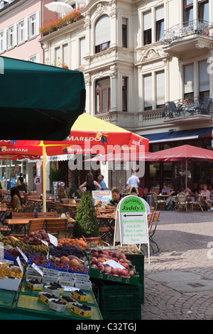 A typical streetside fruit and vegetable market in Wiesbaden, found throughout Germany Stock Photo