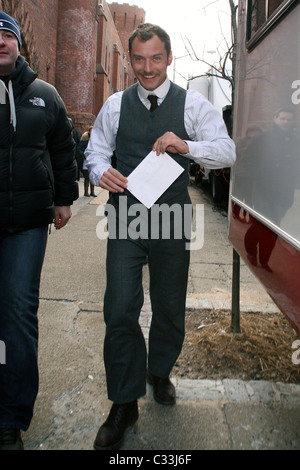 Jude Law on the set of Sherlock Holmes filming in Brooklyn New York City, USA - 09.01.09 Stock Photo