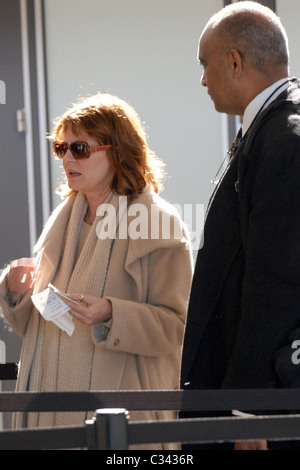 Susan Sarandon walks through the airport security checkpoint to catch a flight Washington DC, USA - 21.01.09 Tommy Gravad / Stock Photo