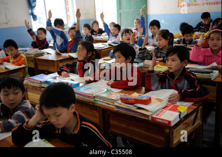 Chinese Students Attend A Lesson In A Classroom At A Middle School For ...