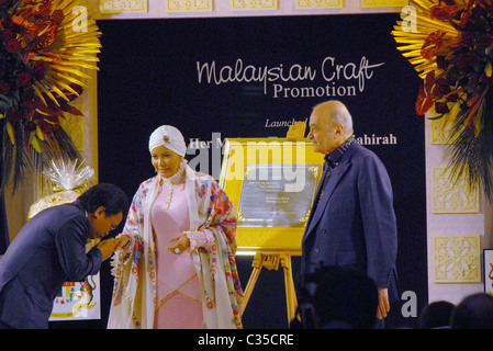 Queen Tuanku Nur Zahirah of Malaysia and Harrods owner, Mohammed Al-Fayed The King and Queen of Malaysia attend a launch Stock Photo