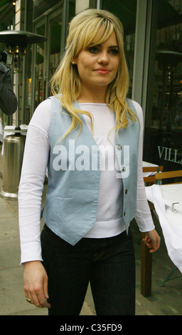 Welsh singer Aimee Ann Duffy aka Duffy leaving after having lunch at The Landry London, England - 12.02.09 Stock Photo