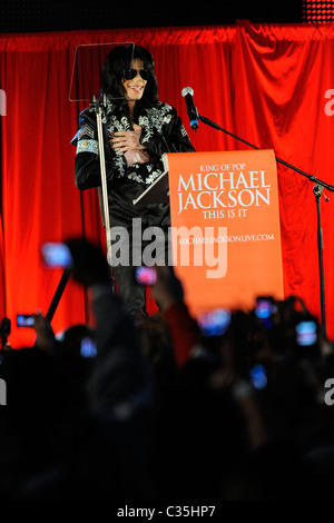 * JACKSON ANNOUNCES SWANSONG SHOWS MICHAEL JACKSON will make a spectacular live comeback with ten shows in London this summer Stock Photo