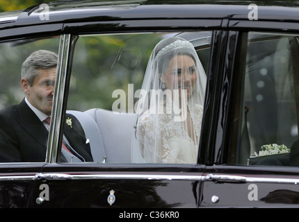 The Wedding of Prince William and Catherine Middleton. 29th April 2011.  Kate Middleton arrives at Westminster Abbey, Stock Photo