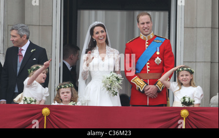 The Wedding of Prince William and Catherine Middleton. 29th April 2011. The Duke and Duchess of Cambridge on the balcony at Stock Photo