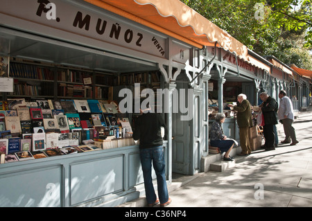 Second hand book stalls in the Cuesta de Claudio Moyano at the bottom end of the Paseo del Prado, Madrid, Spain. Stock Photo