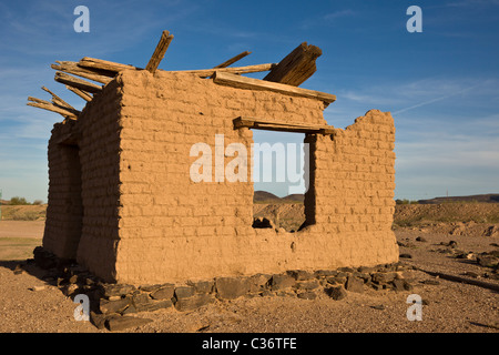 Old adobe structure with the Painted Rock Mountains in the background, near Gila Bend, Arizona. Stock Photo