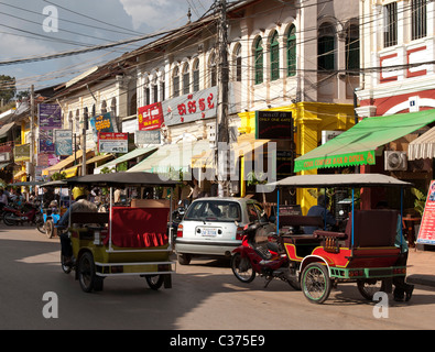 Tuk-tuks in the main shopping and restaurant street near the old market, Siem Reap, Cambodia Stock Photo