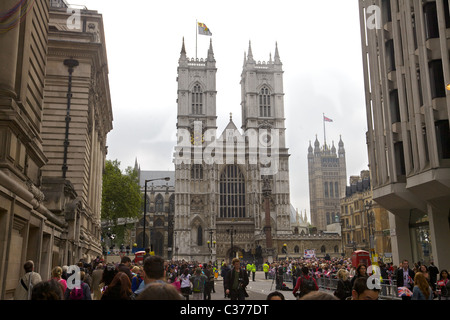 Crowds gathering at Westminster Abbey for a Royal Wedding, London Stock Photo