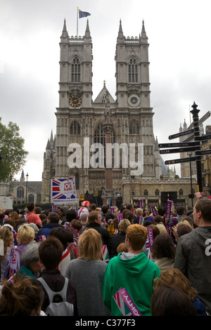 Crowds gathering at Westminster Abbey for a Royal Wedding, London Stock Photo