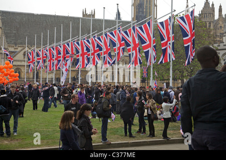 Crowds gathering at Westminster Abbey for a Royal Wedding, London Stock Photo