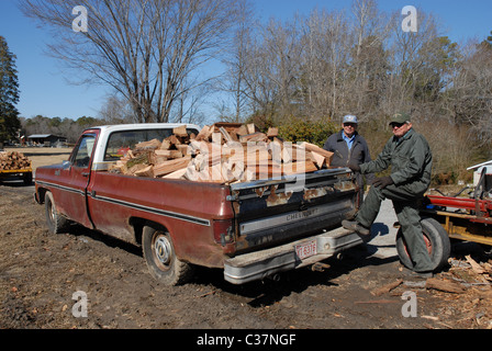 Truck load fire wood hi-res stock photography and images - Alamy
