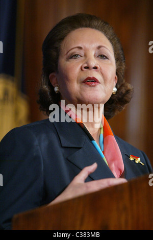 Alma Powell, Chair, Board of Director, America's Promise addresses a luncheon at ther National Press Club and talks about the Stock Photo