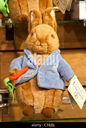 Fluffy toy modelled on figures from Beatrix Potter; Plueschtier als Spielzeug, nach einem Vorbild von Beatrix Potter Stock Photo