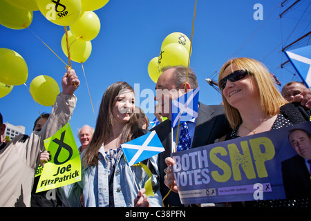 Alex Salmond with SNP supporters Stock Photo