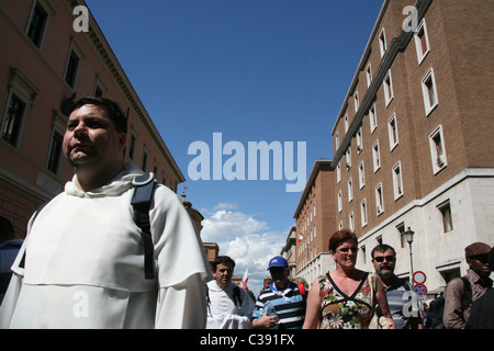 people celebrating the beatification of pope john paul the second, rome May 1st 2011 Stock Photo