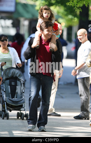 Jason Bateman carries his daughter, Francesca, on his shoulders while on break at the film set of his new movie 'The Baster' Stock Photo