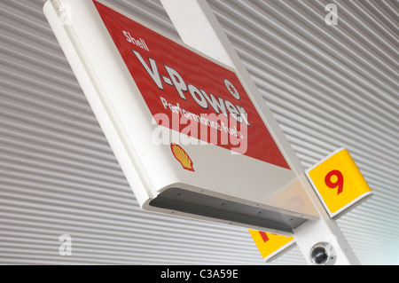 The Shell garage at Beaconsfield services, just off the M40. Stock Photo