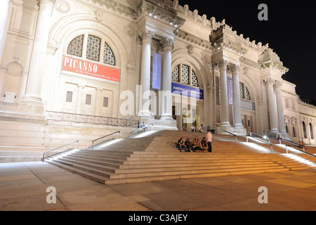Night time view of the architectually impressive Metropolitan Museum of Art in New York City. Stock Photo