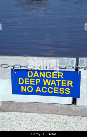 Danger deep water sign at waters edge Stock Photo - Alamy