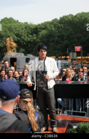 American Idol Runner-Up Adam Lambert performing on CBS' 'The Early Show' New York City, USA - 26.05.09 Stock Photo